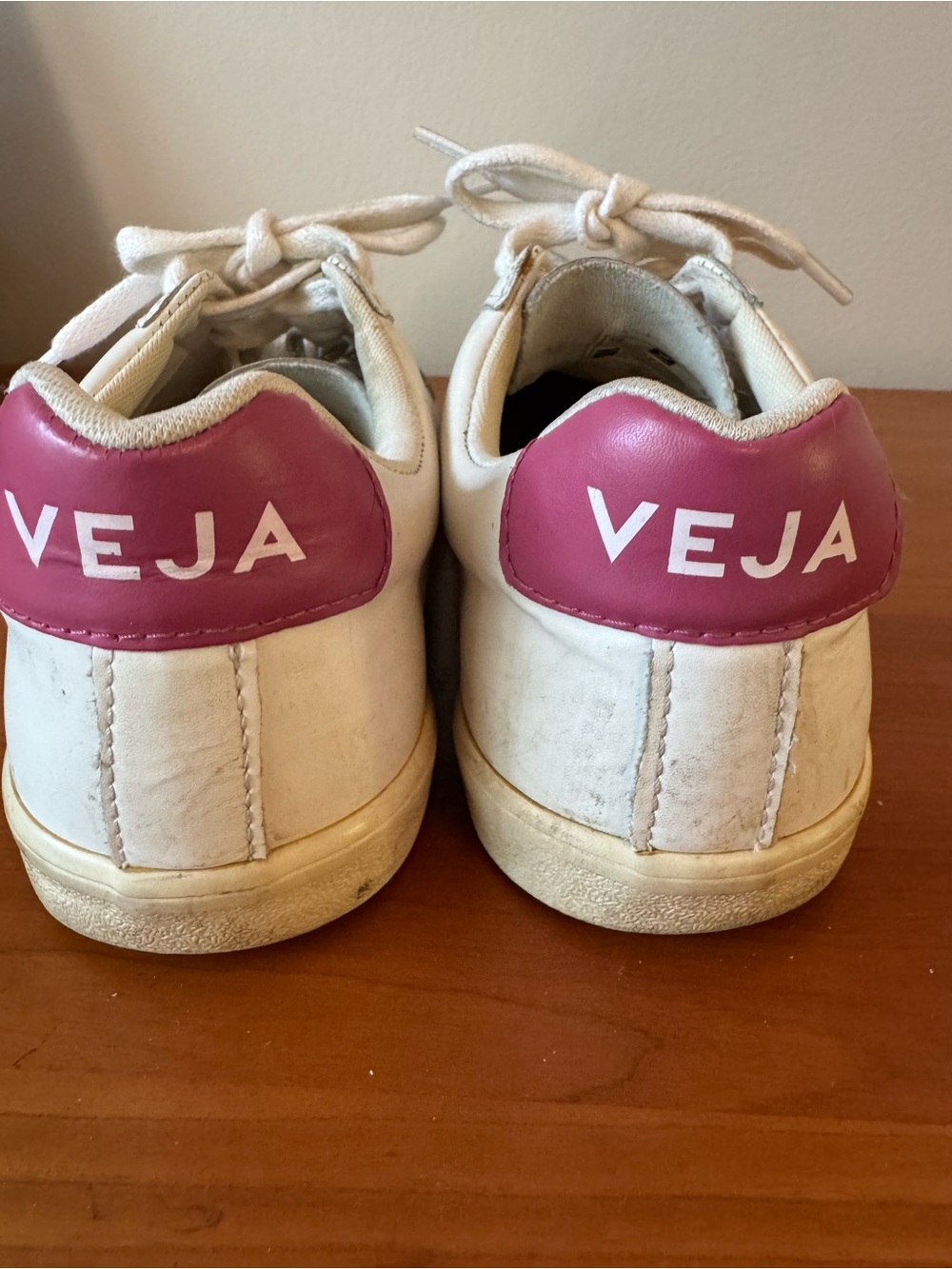 Veja White Low-Top Sneakers with Pink Heel Patch
